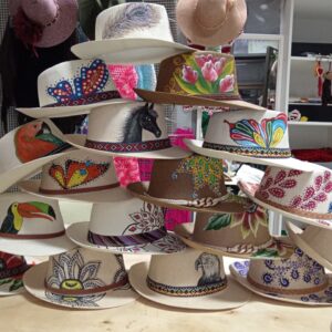 Sombreros pintados a mano