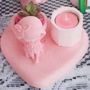 Combo de Maceta y Vela en Forma de Niña